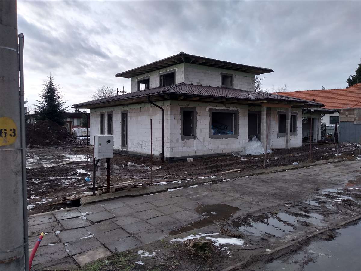 Novostavba Želiezovce Bramac Klassic Protektor hnedá